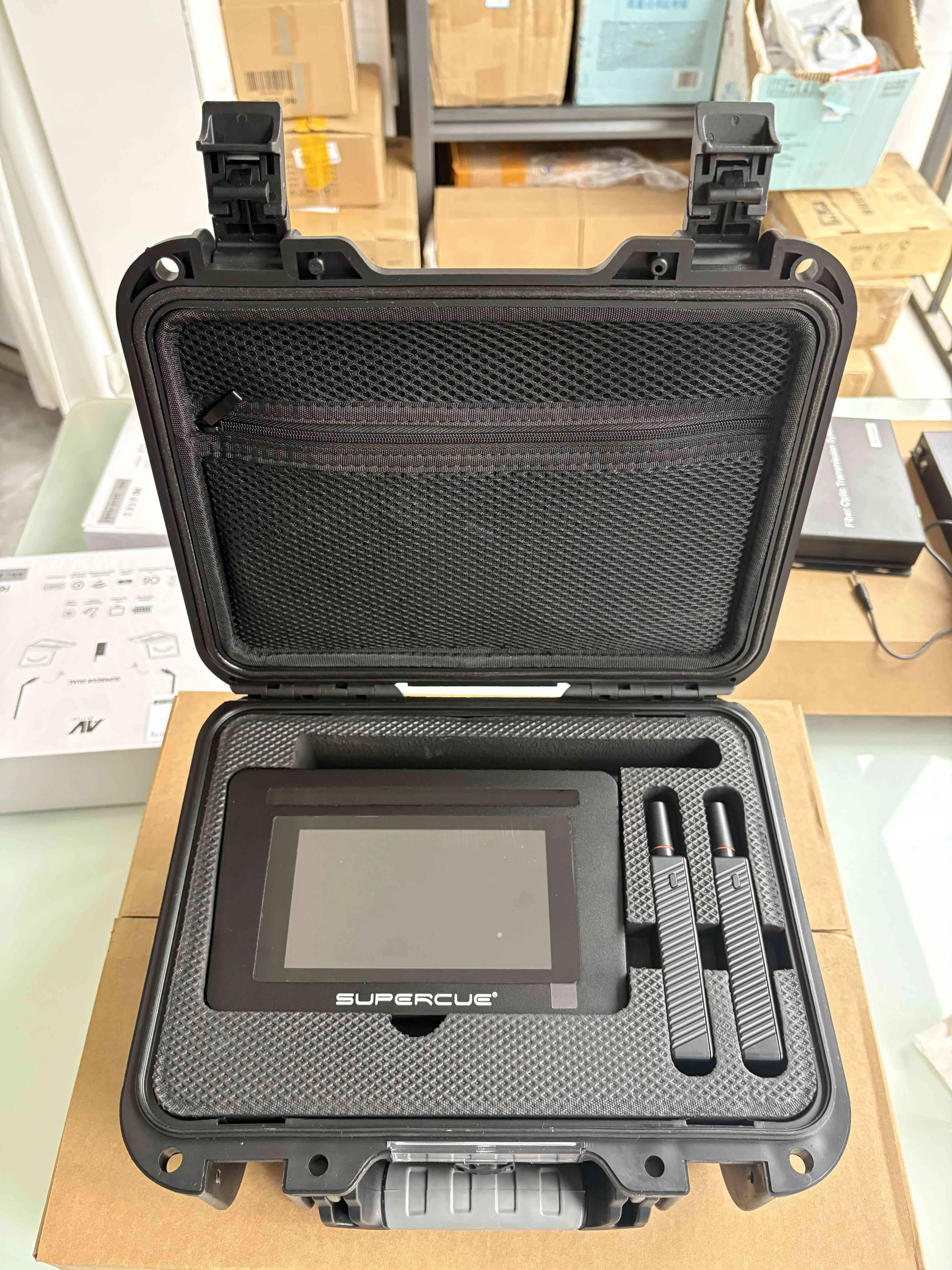 SuperCue Quad 翻页器 - 专业演示设备实拍图 2